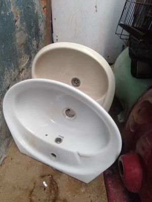 Lavabo bồn rửa mặt sứ trắng. Mua bán Thiết bị vệ sinh, nhà tắm tại Quận Tân Bình Tp Hồ Chí Minh được đăng bởi Huy