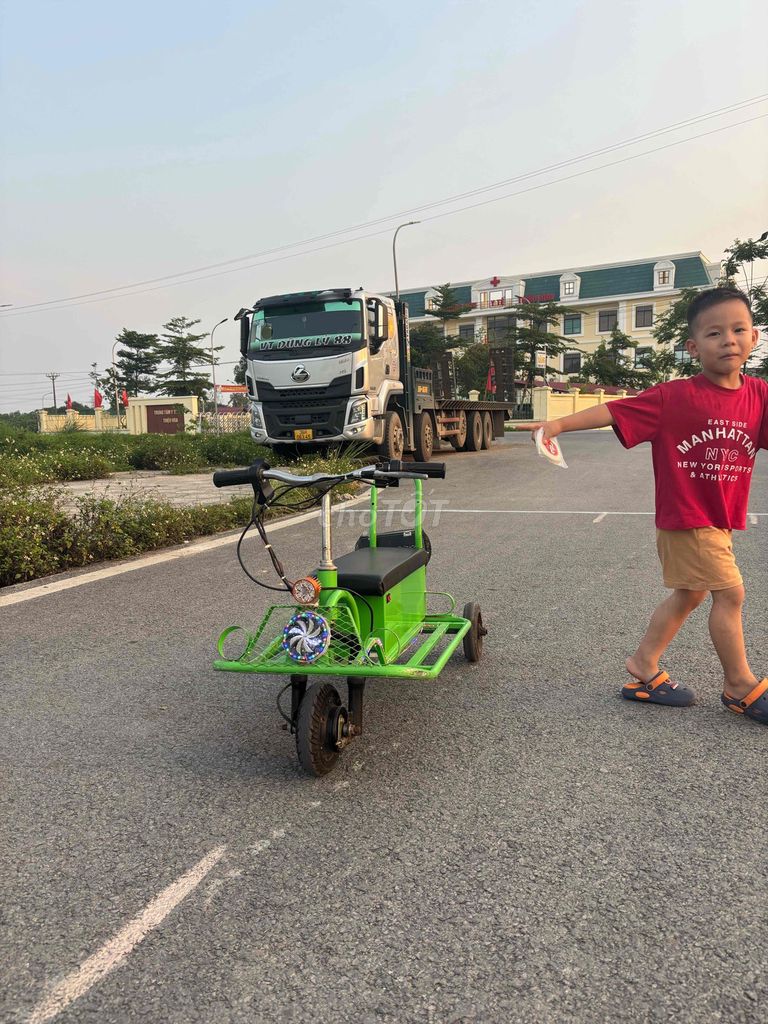 Cần bán xe điện trẻ em 3 bánh còn đẹp, pin khoẻ. Mua bán Mẹ và bé tại Huyện Thiệu Hóa Thanh Hóa được đăng bởi Mr Khoai hình 1