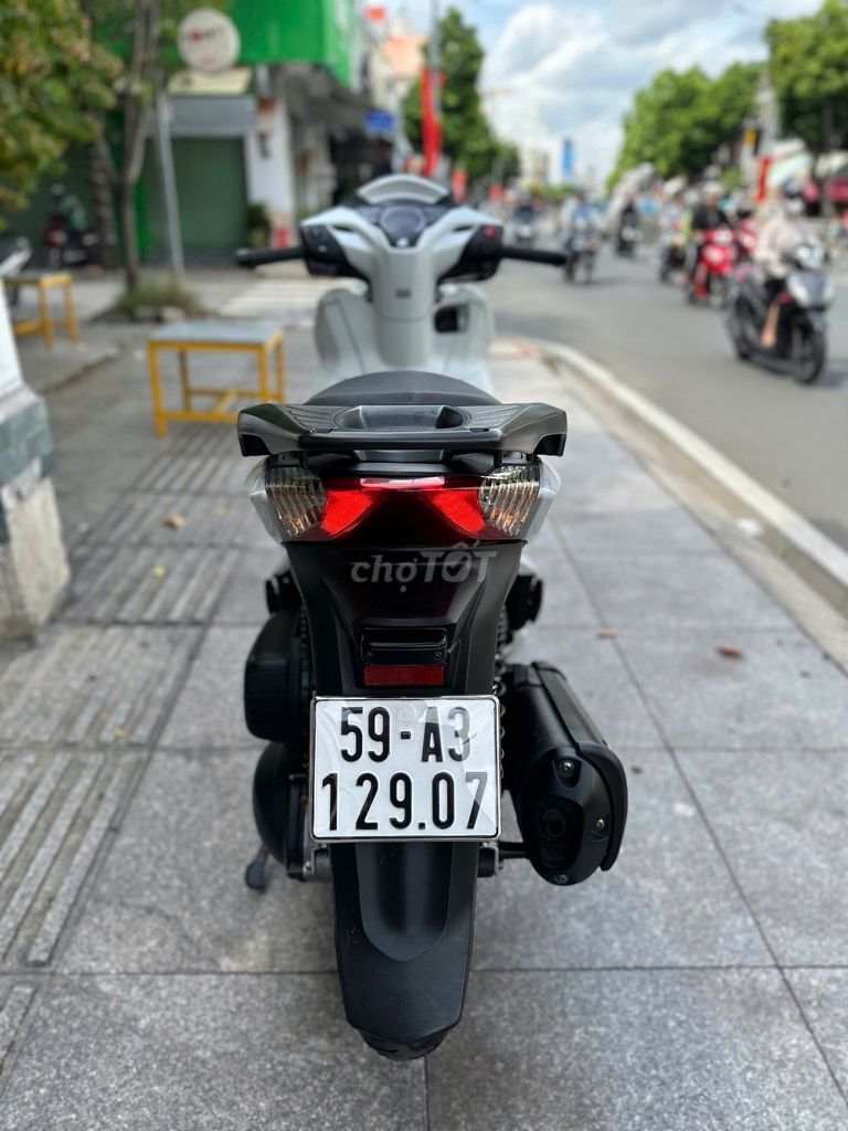 [Góp 50] sh 300i date 2017 trắng sporty, zin 100%. Mua bán Xe máy tại Quận Tân Phú Tp Hồ Chí Minh được đăng bởi VÕ MINH HẬU hình 5