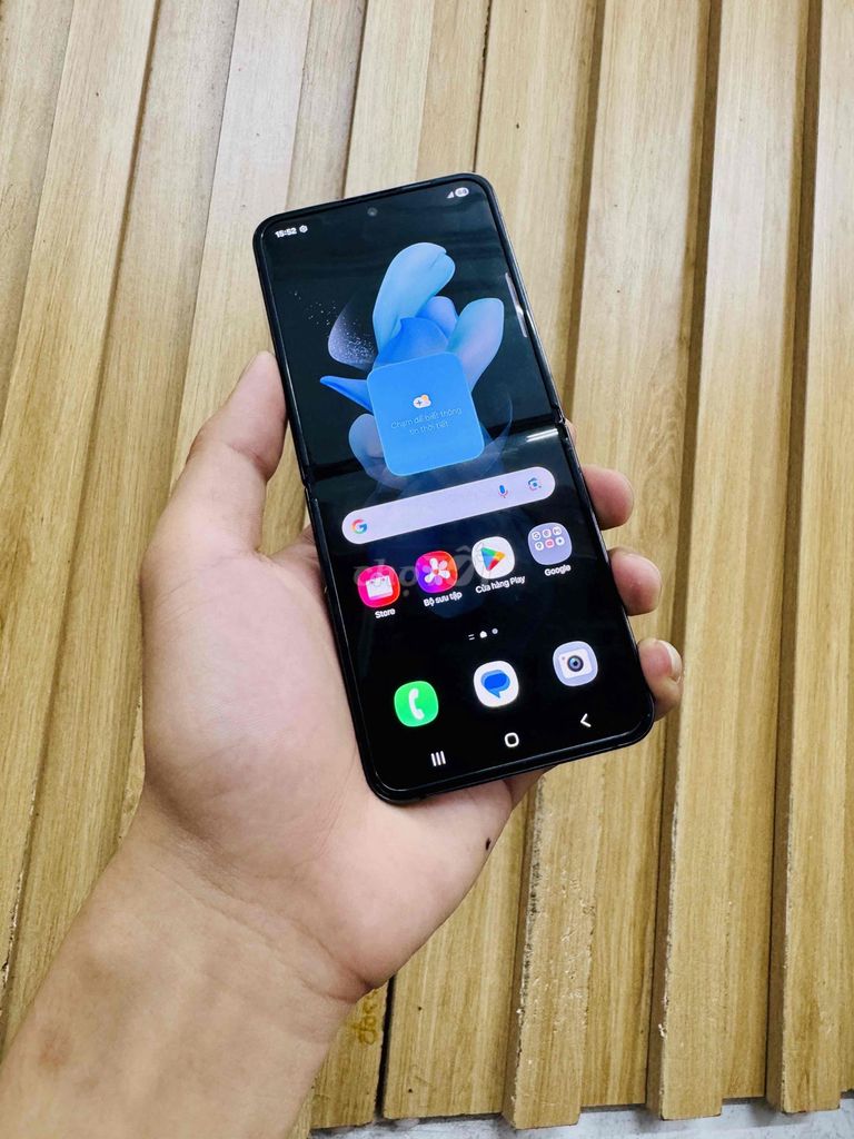 Samsung Z Flip 4 128GB Đen. Mua bán Điện thoại tại Quận Đống Đa Hà Nội được đăng bởi Nguyễn Đức  hình 1