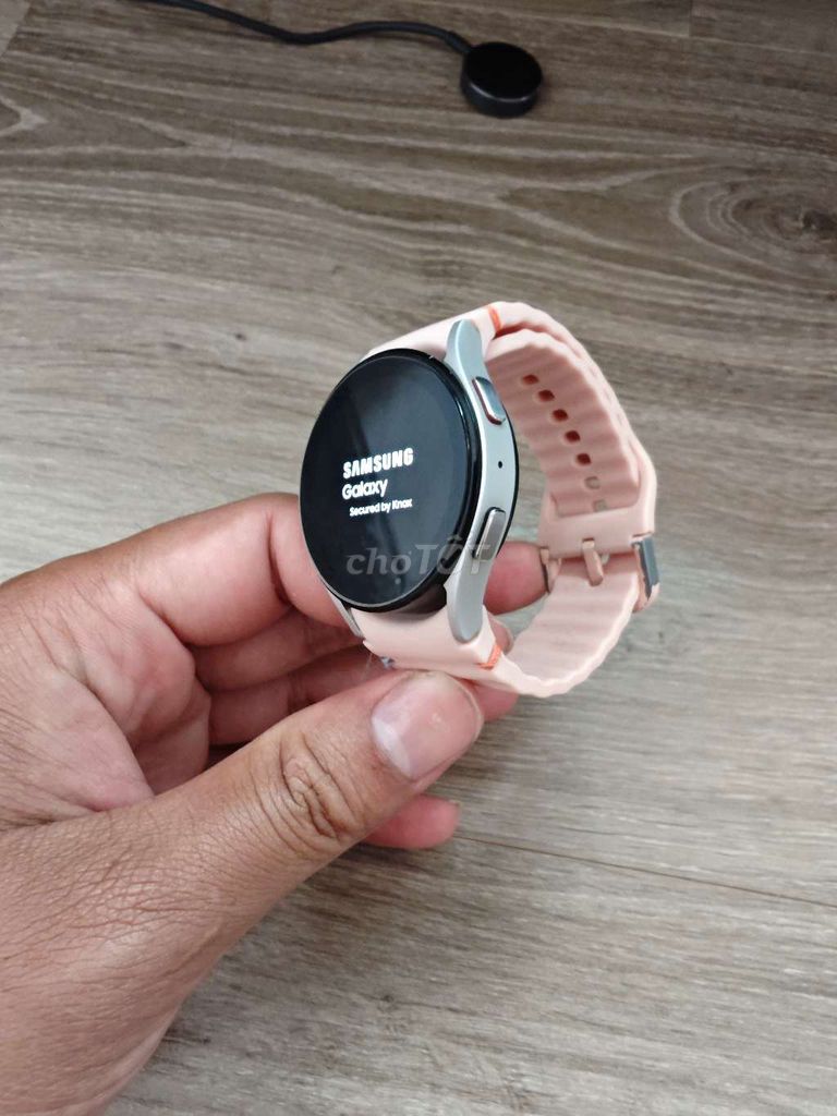Samsung Galaxy Watch 5 40mm GPS Hồng. Mua bán Thiết bị đeo thông minh tại Quận Bình Thạnh Tp Hồ Chí Minh được đăng bởi Thế hình 1