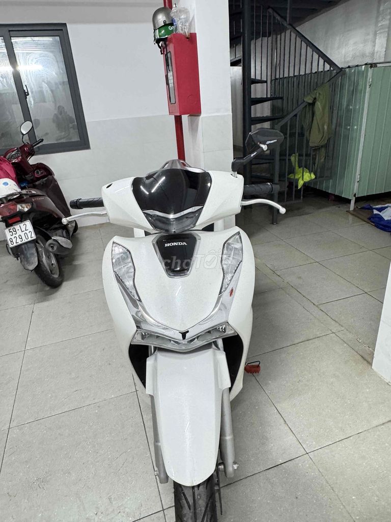 Honda SH 125i 2025 Бело-черный 2000км