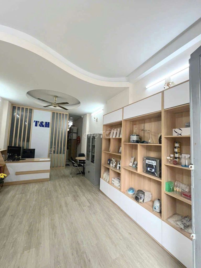 Сдается в аренду жилой дом Ta Quang Buu P5. DT 4-15 м. Есть 4 спальни, 3 туалета.
+ Цена: 15 рублей