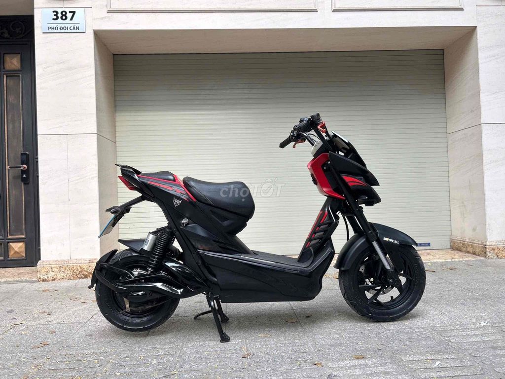 Xe máy điện Xmen Bat Sport Đen Đỏ. Mua bán Xe điện tại Quận Ba Đình Hà Nội được đăng bởi Huylam hình 1