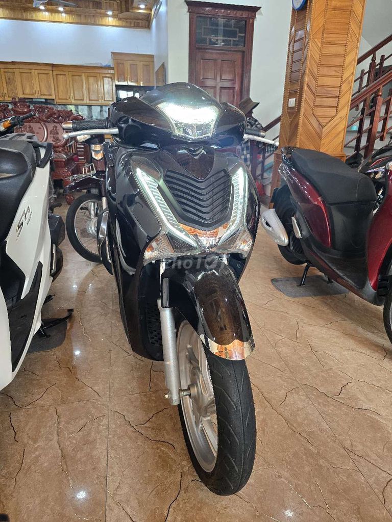 Honda SH 125i CBS 2019 Đen. Mua bán Xe máy tại Huyện Phúc Thọ Hà Nội được đăng bởi Nguyễn Văn Nam hình 1