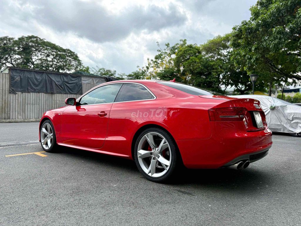 Audi A5 2009 2.0T S-line Quattro - 72000 km