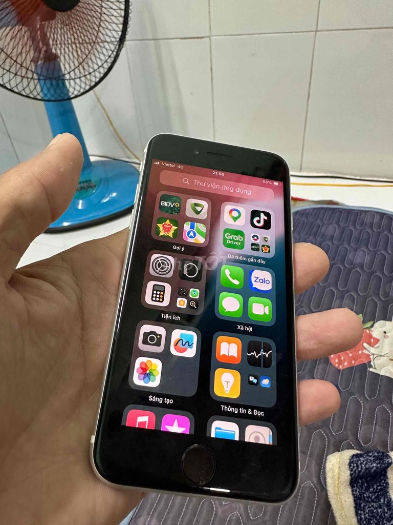 Apple iPhone SE 2020 64GB Trắng Nguyên zin. Mua bán Điện thoại tại Thành phố Thuận An Bình Dương được đăng bởi Le Van Nhan hình 1