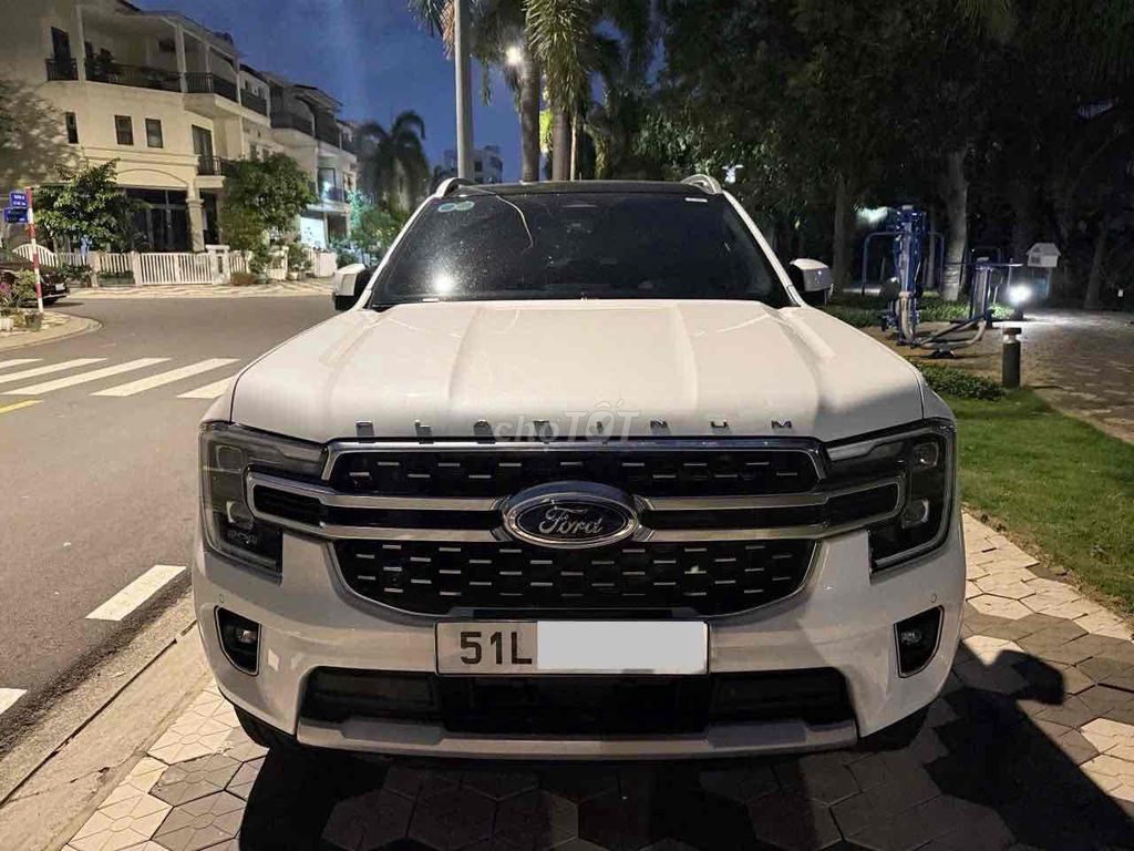 Ford Everest 2024 Platinum - 17000 km