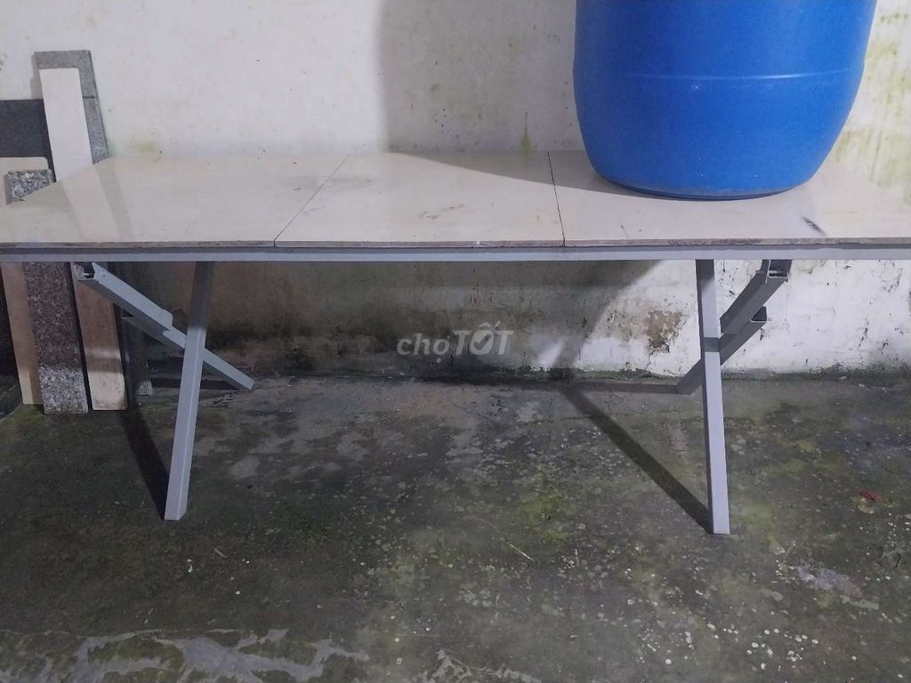 Pass 1 bàn đá chân sắc 156×60 cao 60 + thùng nhựa