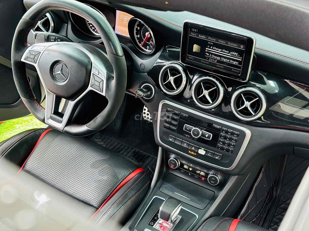Мерседес-Бенц GLA 45 AMG издание 1 2014 белый