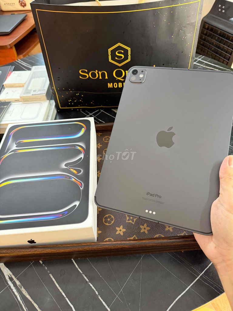 iPad Pro M4 256Gb 5G VN likenew sạc 83L pin 99%. Mua bán Máy tính bảng tại Quận Ninh Kiều Cần Thơ được đăng bởi Sơn Quách hình 1