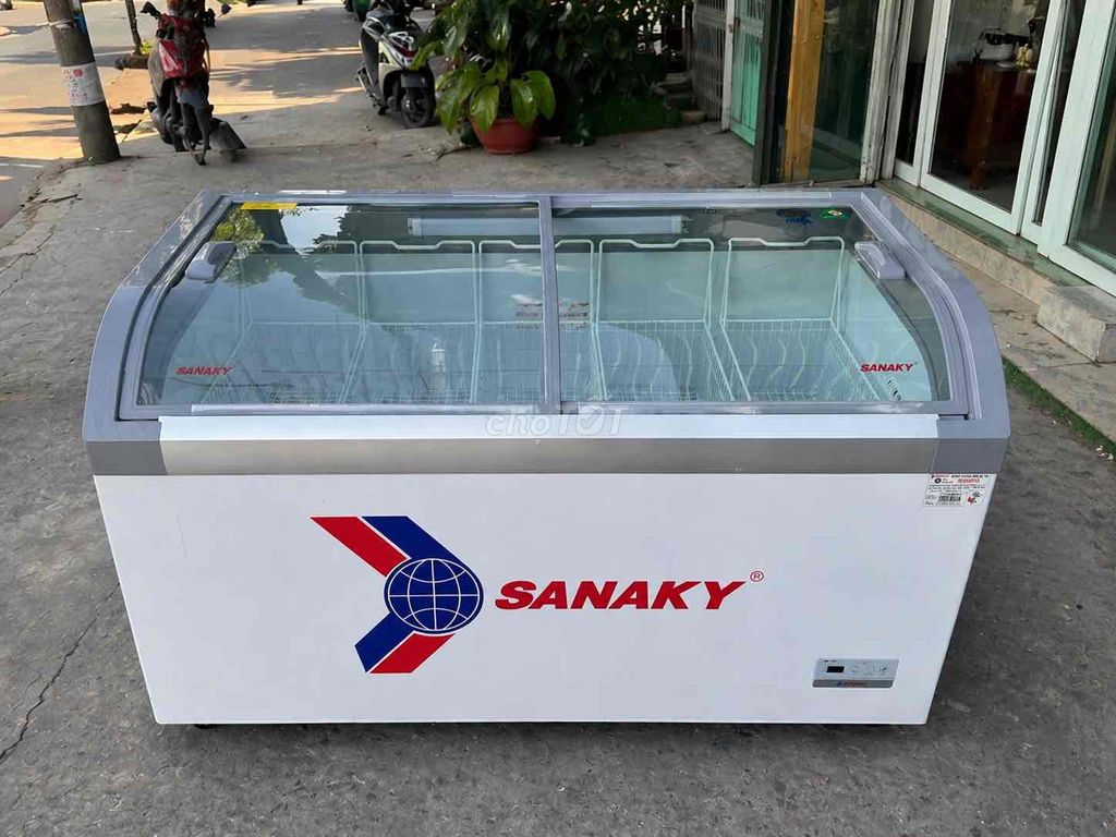 TỦ ĐÔNG KÍNH CONG SANAKY 808L TIẾT KIỆM ĐIỆN. Mua bán Tủ lạnh tại Quận Ninh Kiều Cần Thơ được đăng bởi Điện máy giá rẻ CẦN THƠ hình 1