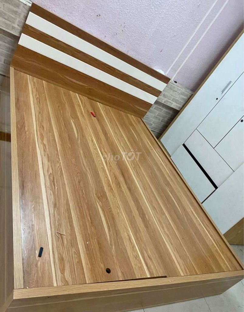 GIƯỜNG GỖ CÔNG NGHIỆP(MDF)SƠN ĐẦU GIƯỜNG 2 SỌC 1M6