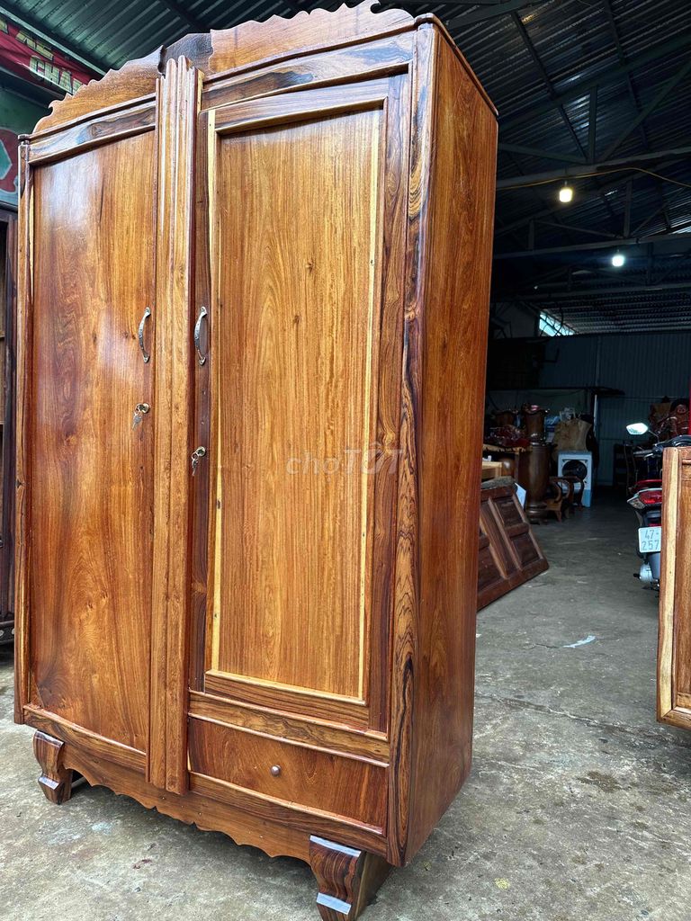 Tủ quần áo gỗ cổ điển màu Nâu. Mua bán Tủ, kệ gia đình tại Thành phố Buôn Ma Thuột Đắk Lắk được đăng bởi Đồ cũ BMT hình 1