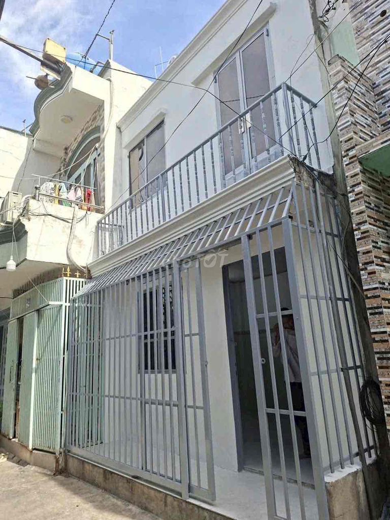 House with 3 bedrooms for rent in An Lạc A · Quận Bình Tân, Ho Chi Minh City — $424/month, photo 1