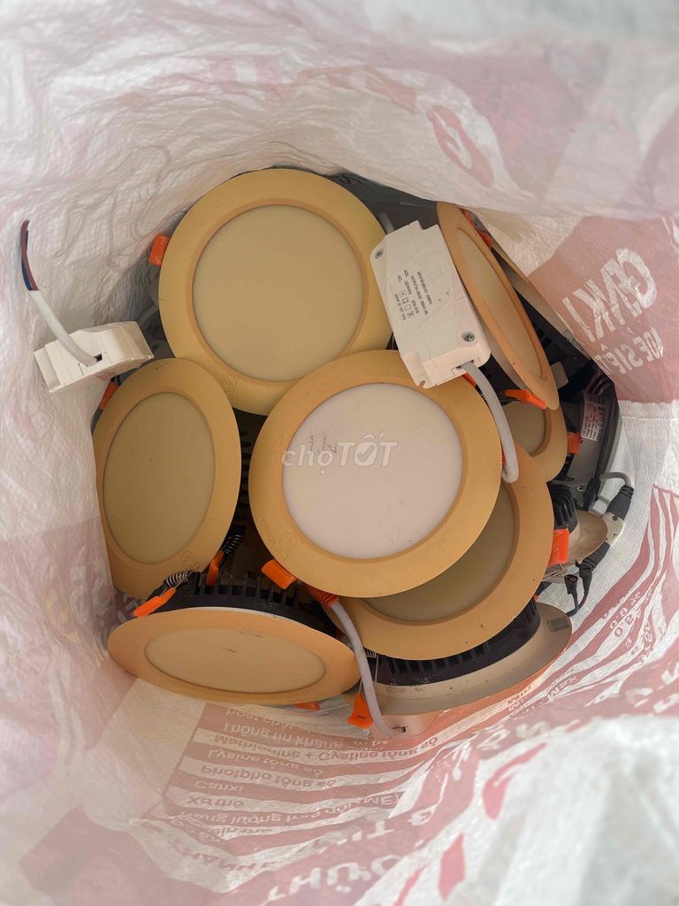 Đèn LED âm trần Vàng nhạt. Mua bán Đèn tại Quận Tân Bình Tp Hồ Chí Minh được đăng bởi Andy Nguyen hình 1