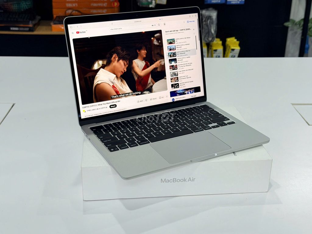 Apple MacBook Air M4 sạc 10 , Full box giá cực tốt. Mua bán Laptop tại Thành phố Thủ Dầu Một Bình Dương được đăng bởi TT Bình Dương hình 1