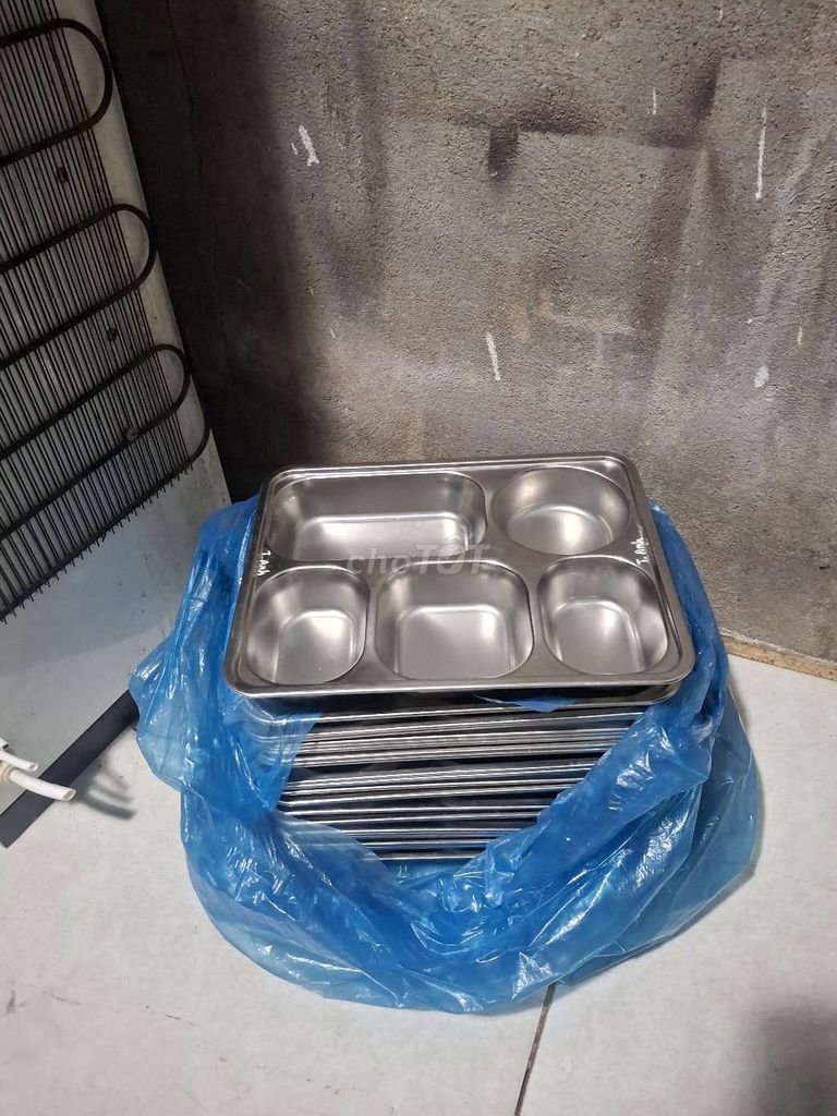 Khay ăn Inox Bạc 5 ngăn. Mua bán Dụng cụ nhà bếp tại Quận Liên Chiểu Đà Nẵng được đăng bởi Nguyễn công vấn hình 1