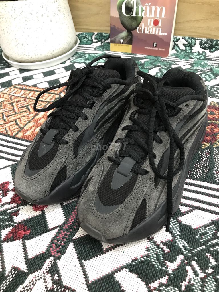 Giày thể thao hiệu A Y.zy Yeezy xịn sò, size 35. Mua bán Giày dép tại Quận Tân Bình Tp Hồ Chí Minh được đăng bởi Phương Anh hình 1