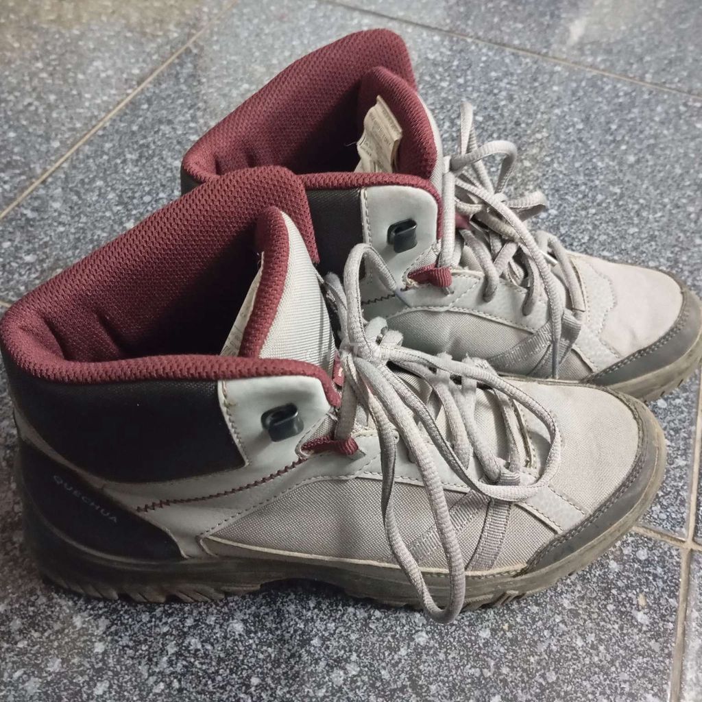 Giày leo núi Quechua Unisex EU 39. Mua bán Đồ thể thao, Dã ngoại tại Quận Hà Đông Hà Nội được đăng bởi Hoài Nam hình 1