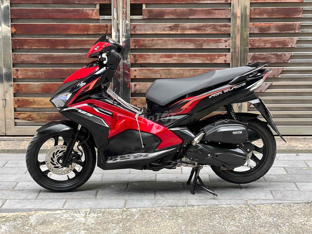 Honda Airblade 125cc 2018 Черно-красный