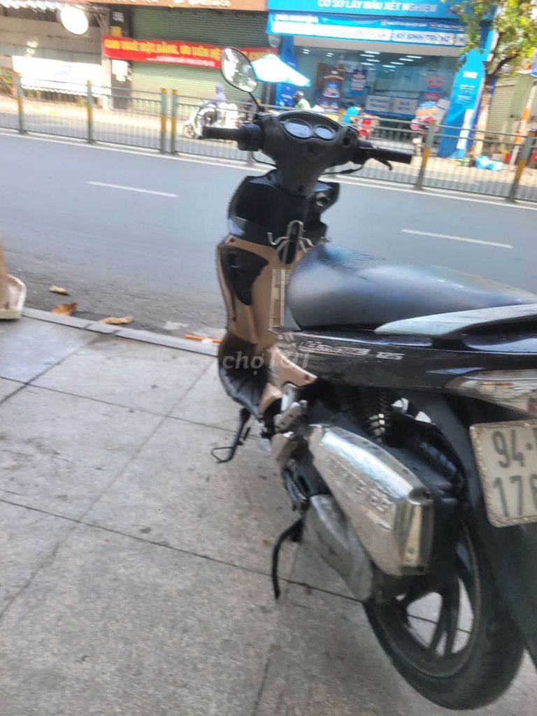 Suzuki hayate 2014.số 94.áo trầy máy êm.chạy bốc. Mua bán Xe máy tại Quận Tân Phú Tp Hồ Chí Minh được đăng bởi Phan Tấn hình 6