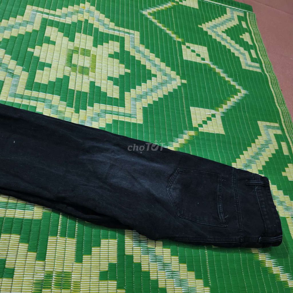Quần bò nữ ống rộng đen bạc size 30. Mua bán Quần áo tại Quận Long Biên Hà Nội được đăng bởi Hai Do hình 1