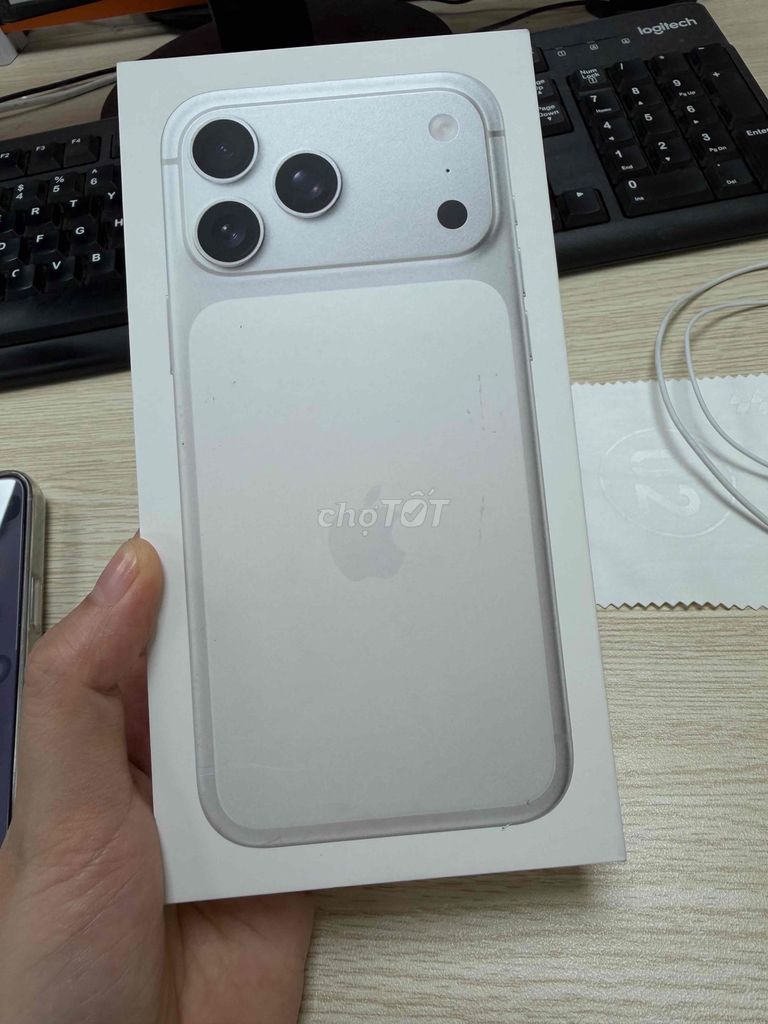 Apple iPhone 17 Pro Max 256GB Bạc Mới 100%. Mua bán Điện thoại tại Quận Gò Vấp Tp Hồ Chí Minh được đăng bởi Bánh Bao ngào đường hình 1