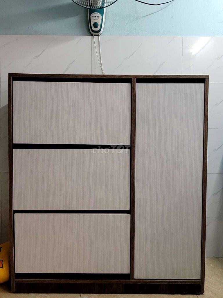 Thanh lý 2 tủ giày gỗ MDF