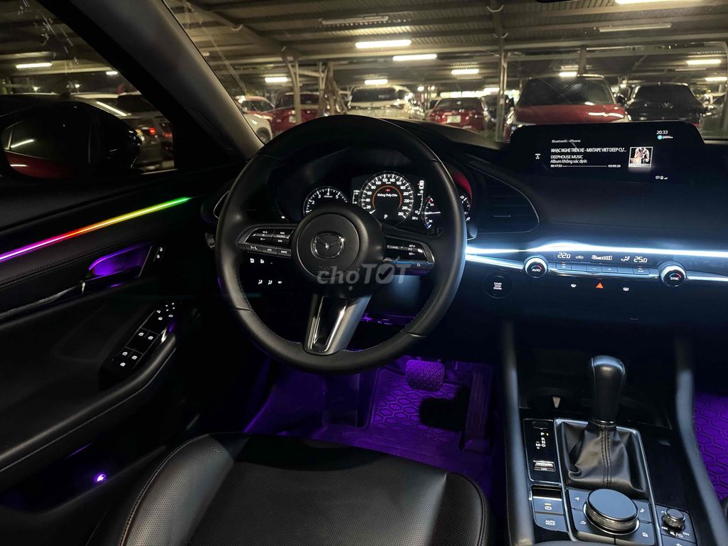 Mazda 3 1.5 Luxury 2023 красный, 40 тыс. км