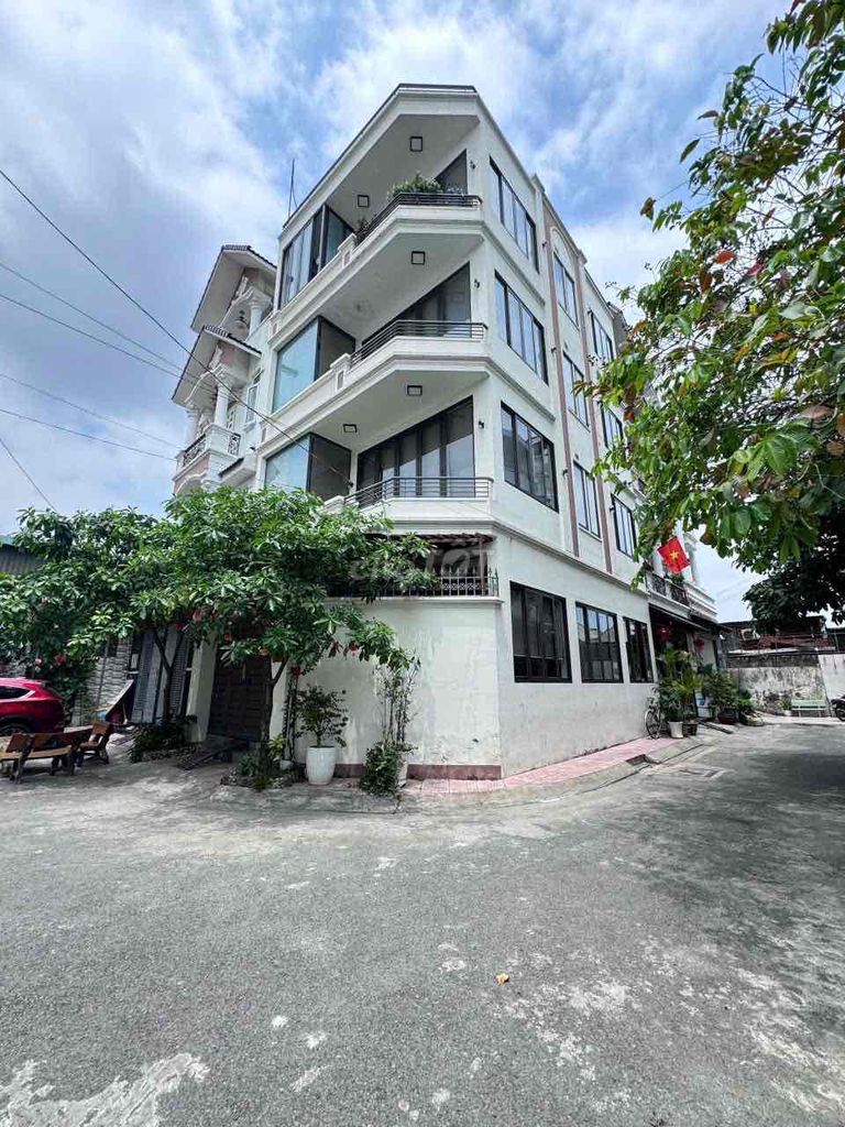 BÁN NHÀ GÓC 2 Mặt Tiền có Thang máy Thủ Đức