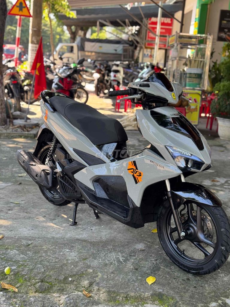 Honda Air Blade (помощь в погашении государственного долга)