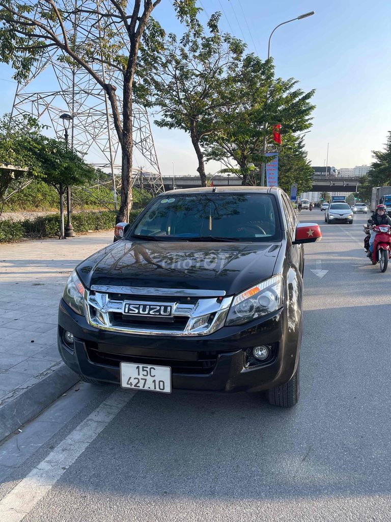 Isuzu Dmax 2013 số at máy 3.0 xe đẹp chất cho ae. Mua bán Ô tô tại Quận Ba Đình Hà Nội được đăng bởi lê phi hình 3
