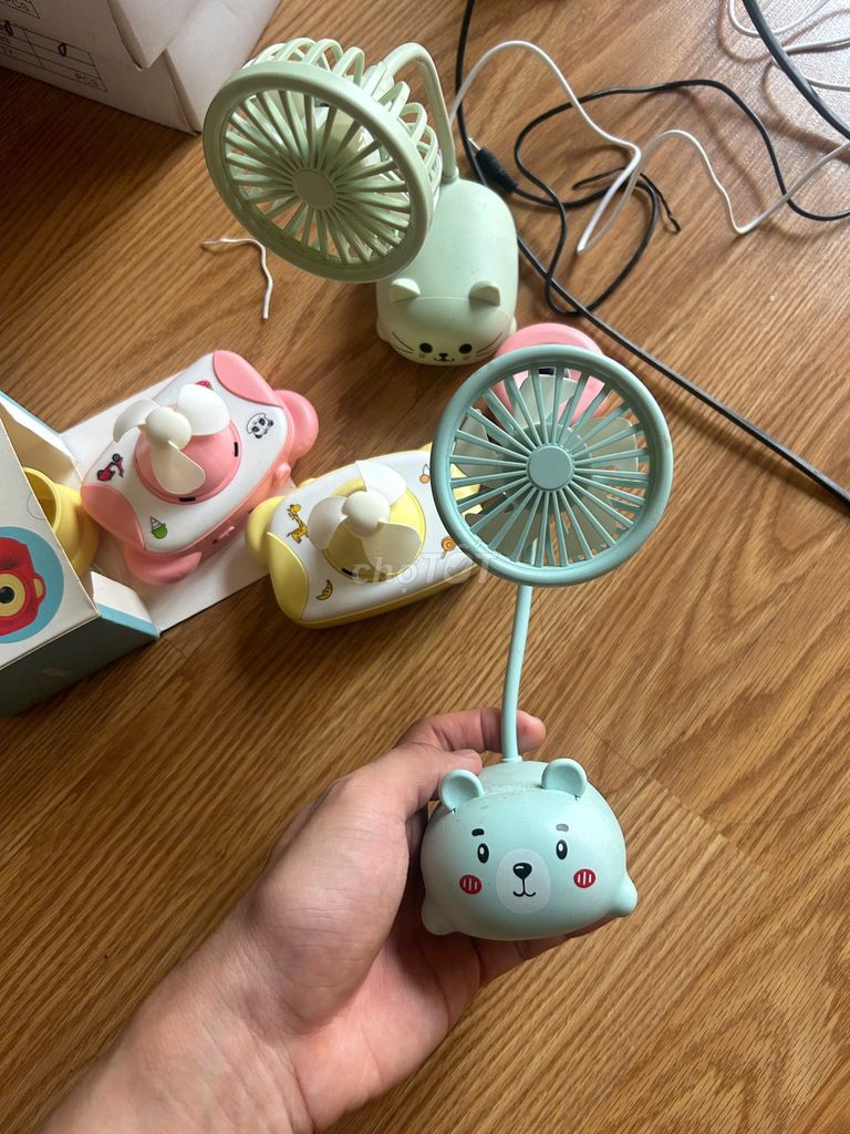 Thanh lý quạt mini mới, hỏng pin, cắm điện dùng. Mua bán Quạt tại Quận Bắc Từ Liêm Hà Nội được đăng bởi nguyễn mạnh công hình 1