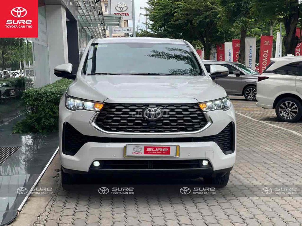 Toyota Innova Cross 2024 Trắng Chính Hãng