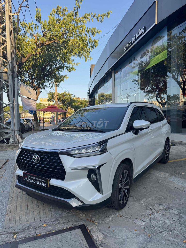 Toyota Veloz Top 2025 Белая автоматическая 7-местная