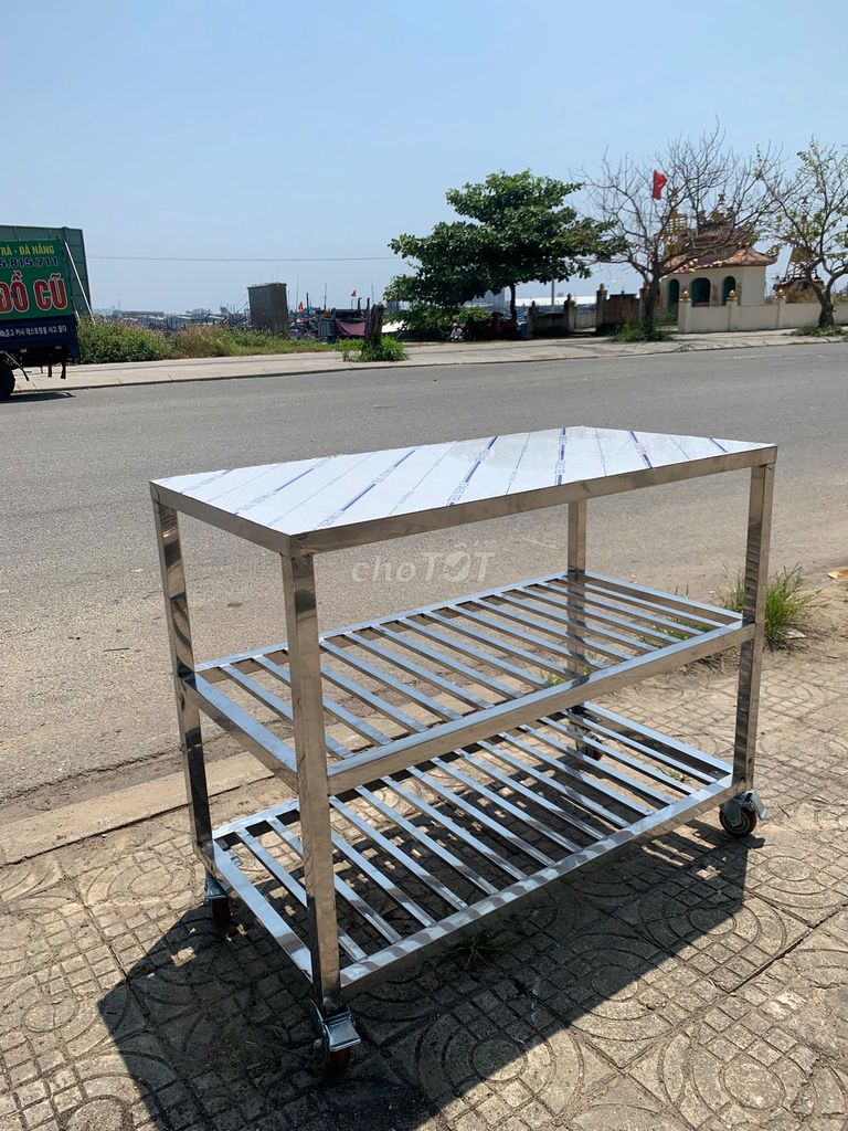 Kệ Inox 3 tầng có bánh xe. Mua bán Tủ, kệ gia đình tại Quận Sơn Trà Đà Nẵng được đăng bởi thế giới đồ cũ đà nẵng hình 1