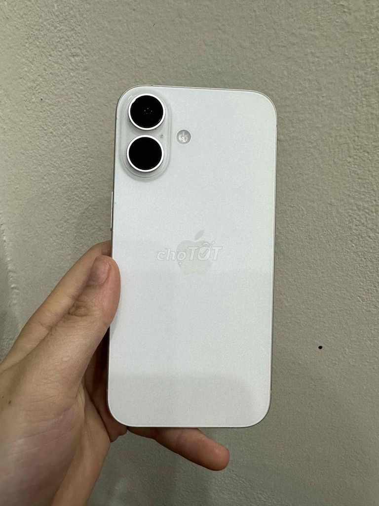 Apple iPhone 16 128GB Bạc 95% quốc tế. Mua bán Điện thoại tại Quận Bắc Từ Liêm Hà Nội được đăng bởi Nam APPLE hình 1