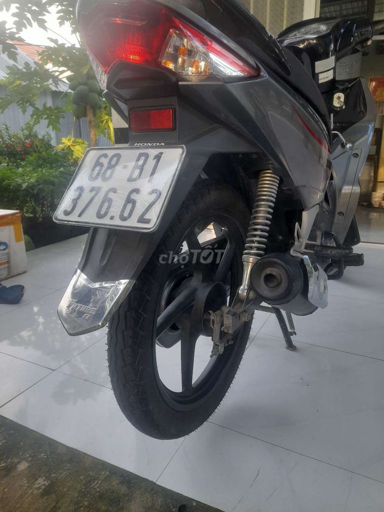 Cần đổi xe nên sang lại cho anh em cần đi làm. Mua bán Xe máy tại Huyện An Biên Kiên Giang được đăng bởi Hiếu hình 5