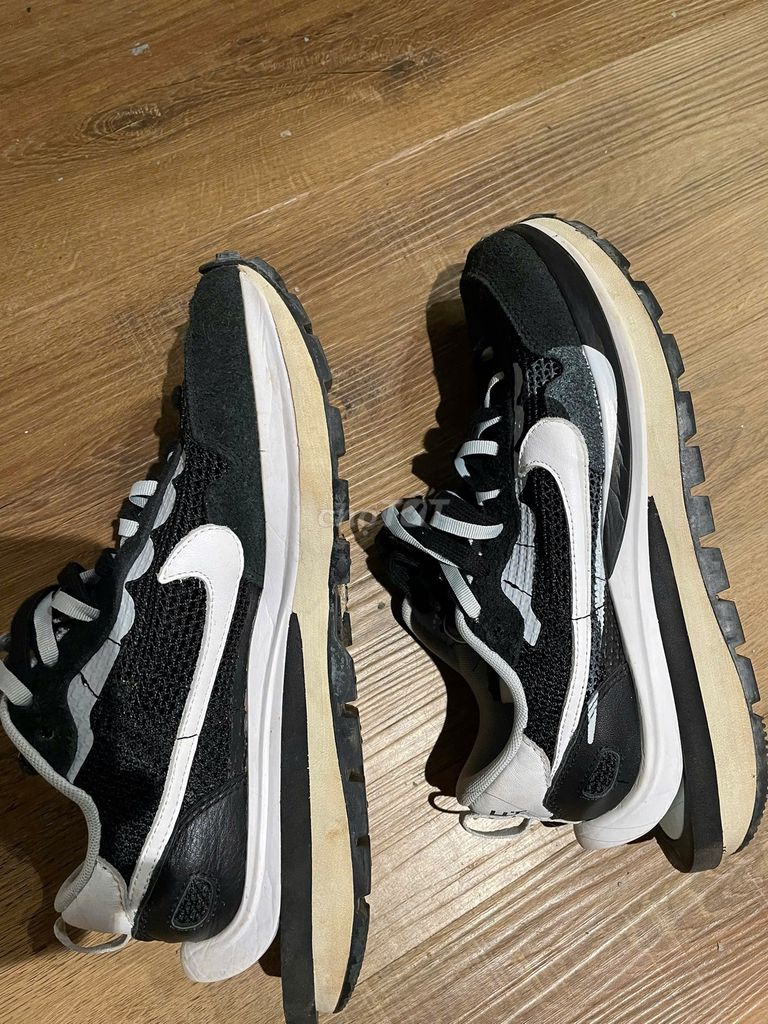 Giày thể thao Nike Sacai đen trắng size 42. Mua bán Giày dép tại Thành phố Pleiku Gia Lai được đăng bởi Hueng Min hình 1