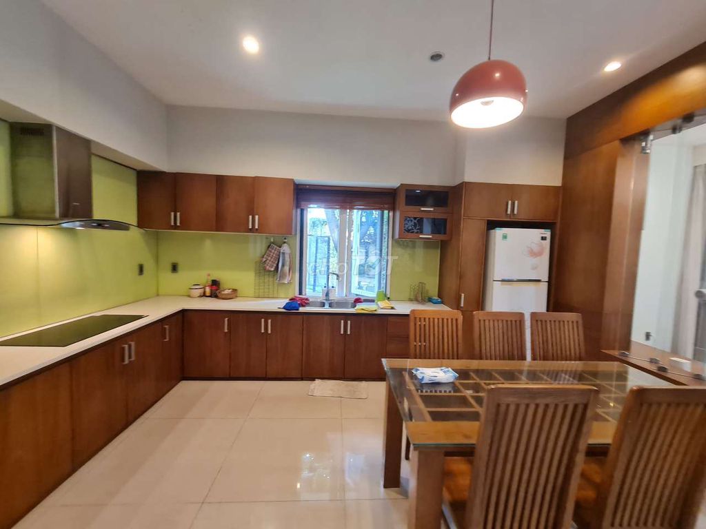 Cho thuê Biệt thự 198m2, 4PN, 3WC, khu compound Villa Park, P. Phú Hữu