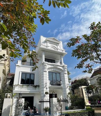 Cho thuê BT 215m²,xây dựng 100m² tại Vinhomes gardenia hàm nghi