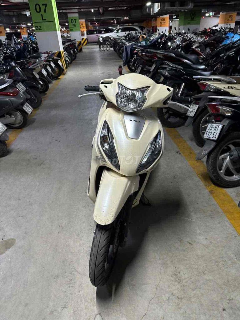 Honda Vision 2024 Vàng kem 3000 km. Mua bán Xe máy tại Quận Hai Bà Trưng Hà Nội được đăng bởi Hà Trần hình 1