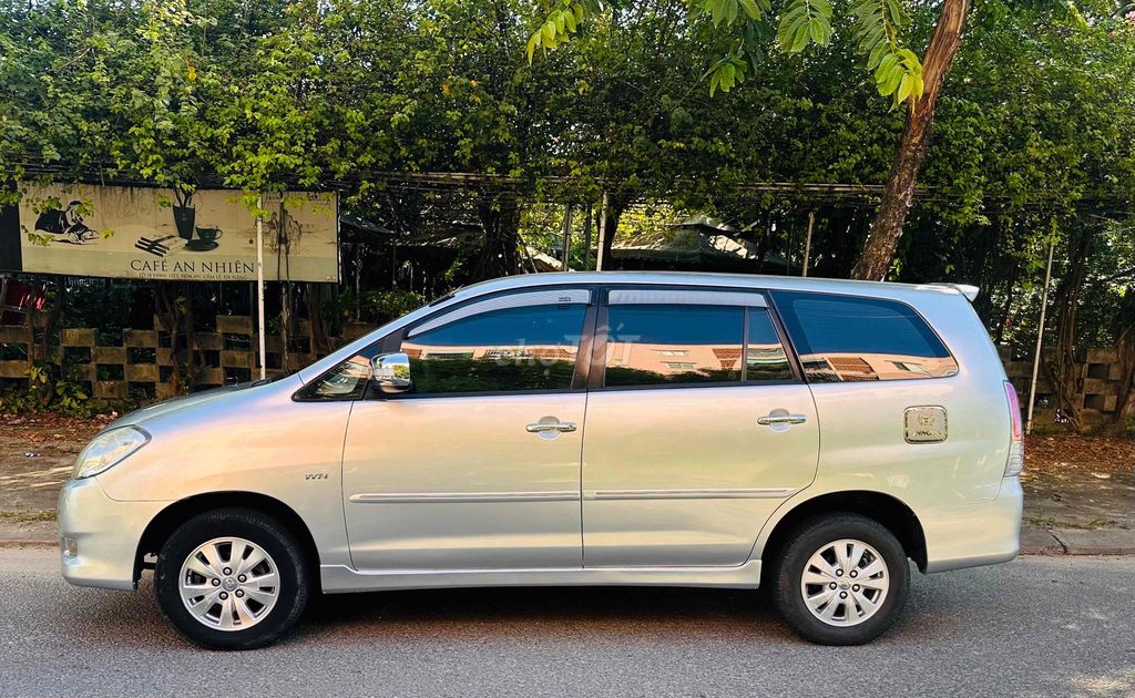 Toyota Innova, автомат, в отличном состоянии
