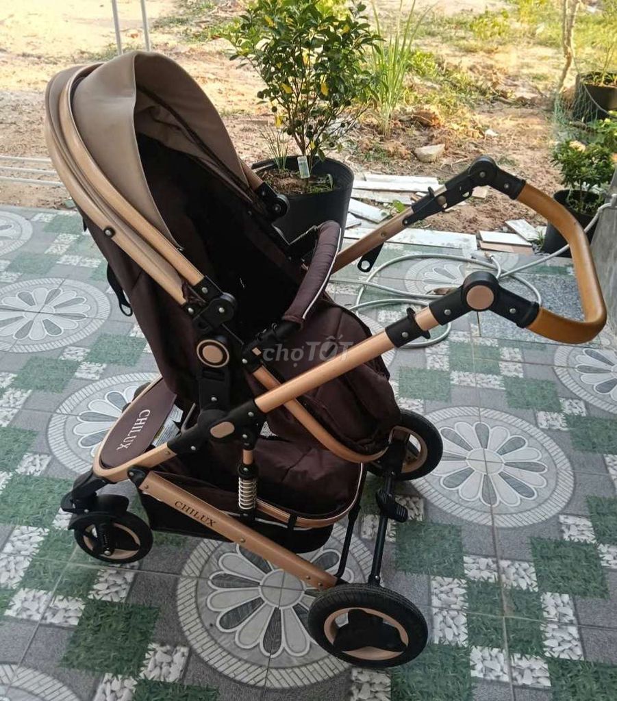 Xe đẩy em bé Chilux Nâu gấp gọn. Mua bán Mẹ và bé tại Thị xã Tân Uyên Bình Dương được đăng bởi Mango hình 1