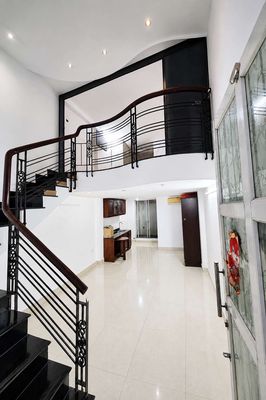 Căn Hộ Tầng Trệt + Tầng Lửng Đúc Thật 50m² – 2WC – Hẻm Xe Hơi