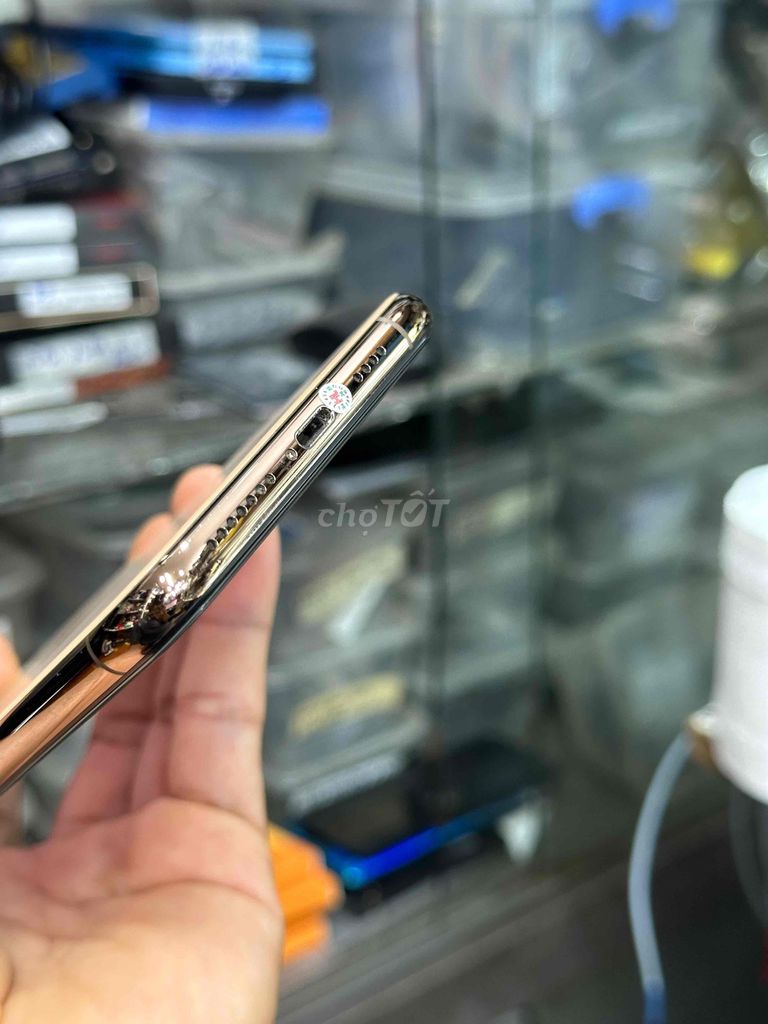 iPhone 11 Pro Max 512GB Vàng. Mua bán Điện thoại tại Quận Đống Đa Hà Nội được đăng bởi Hai hình 4
