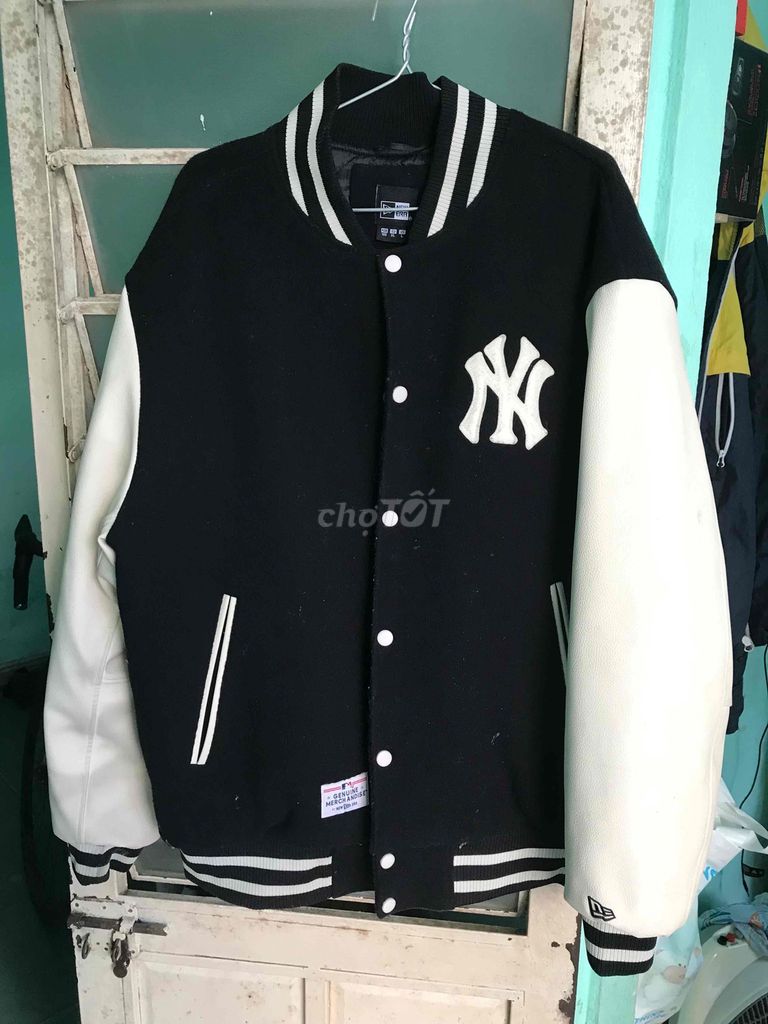 Áo khoác bomber New Era Varsity MBL size L. Mua bán Quần áo tại Thành phố Huế Thừa Thiên Huế được đăng bởi A Bảy hình 1