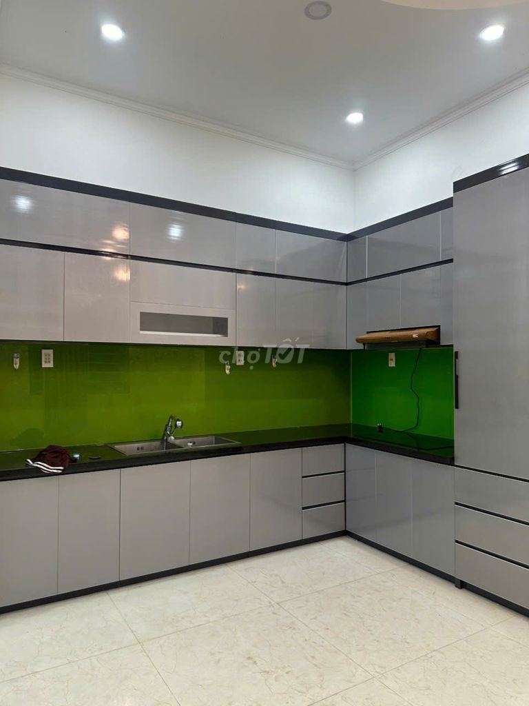 Сдается в аренду ФАСАД СКЛАДНОГО ДОМА, 179 Thanh Loc 16, P. Thanh Loc, район 12