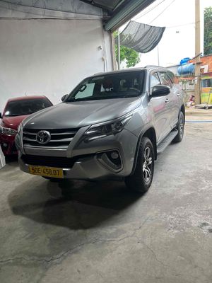 Toyota Fortuner Số sàn Bạc